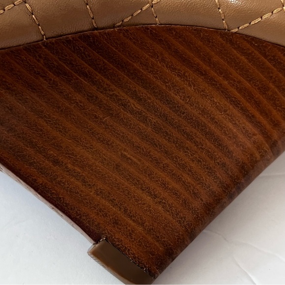 Tory Burch 7.5 Kaitlin Tan Gold Quilted Wedge Shoes - Picture 9 of 13